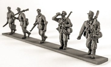 German Infantry with Weapons "on the march" (circa '39-'41) (5 Figures)