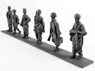 German Paratroopers with weapons (6 Figures)